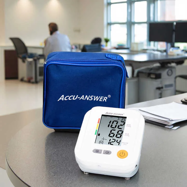 نموذج ذراع رقمي أوتوماتيكي مقياس ضغط الدم . Automatic Digital Arm Model Medical Blood Pressure