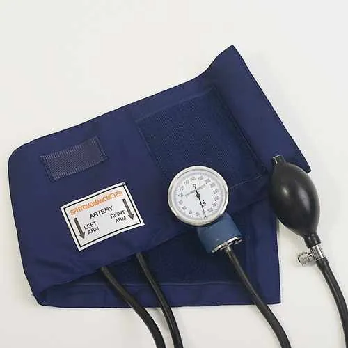 جهاز مراقبة ضغط الدم جهاز قياس ضغط الدم . Blood Pressure Monitor Handheld Blood Pressure Monitor